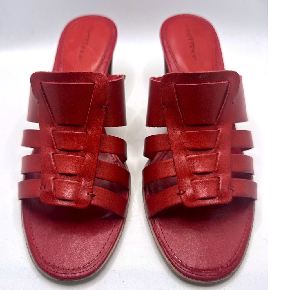 Trotters Caged Leather Slide Sandals Womens 9W Red Good Block Heel Mules T4331